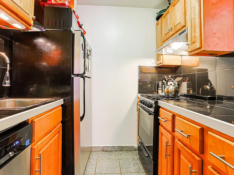 2211 Green St #C1 — Photo 2