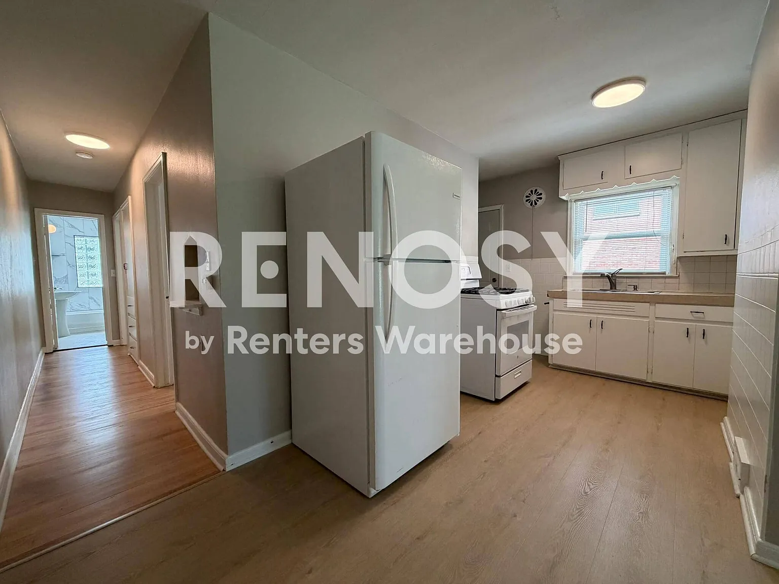 Move-In Special Nice 2 Bedroom Duplex — Photo 4