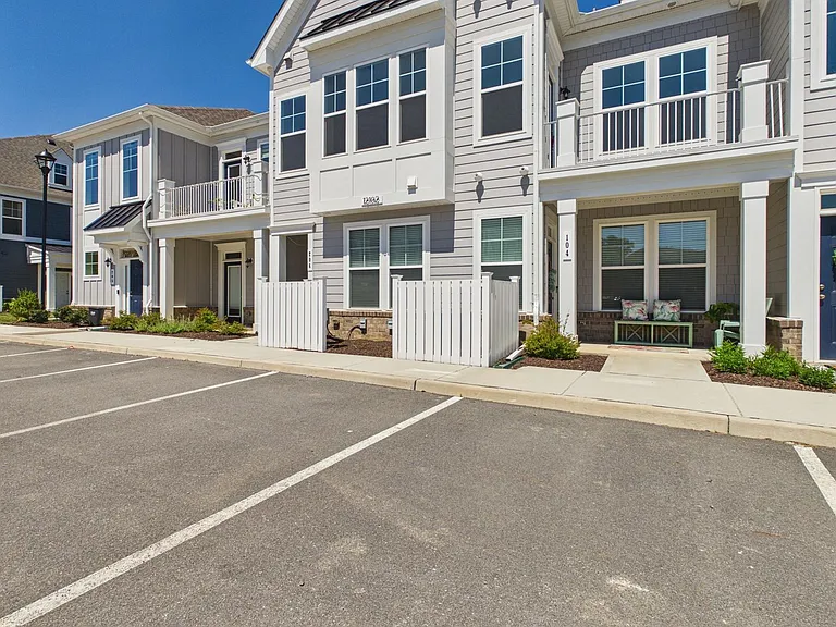 12102 Oxford Landing Dr #204 — Photo 31