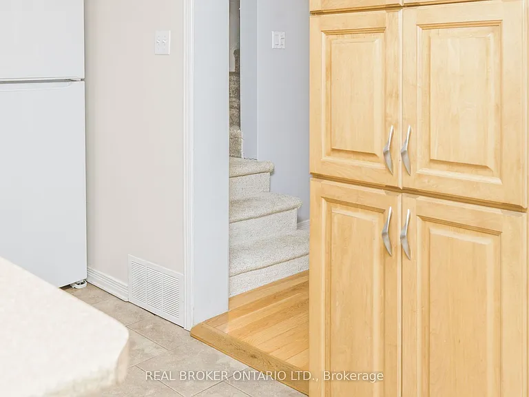 35 Victoria St — Photo 25