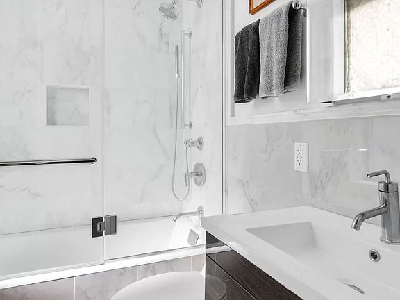 5th image of 41 W 72nd St APT 6C