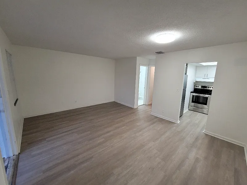 Close To Beach And Downtown!! Renovated (1/1) — Photo 3