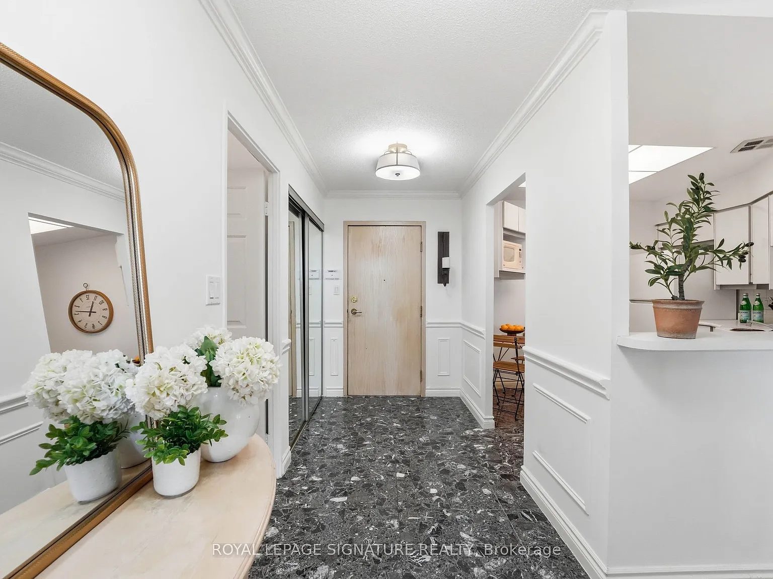20 Guildwood Pkwy — Photo 3