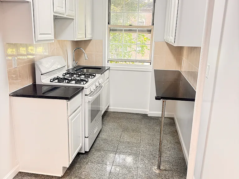 7715 Park Dr E #2F — Photo 11