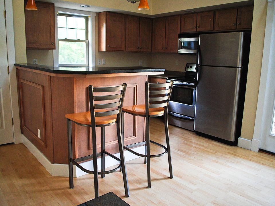 2nd image of 701 W Green St
