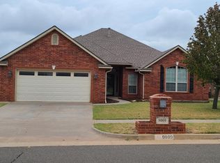 9009 Shady Grove Rd, Moore, OK 73160