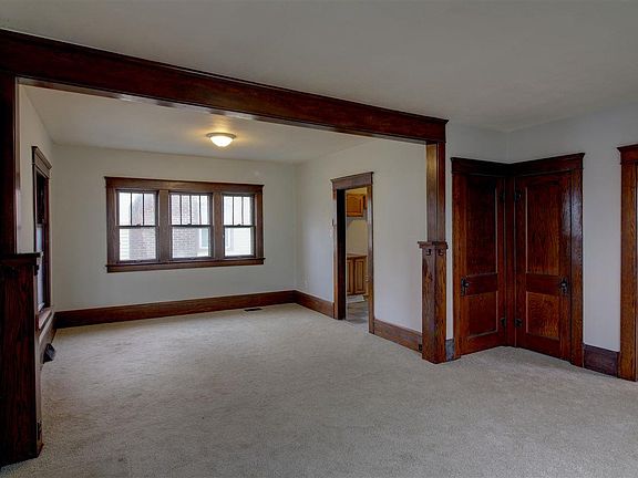 3rd image of 158 W Mansion St