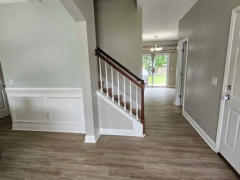 125 Navy Blue Dr — Photo 2