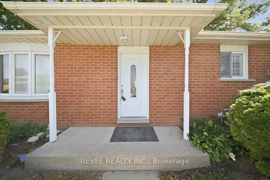 3 bed, $2,200 — Photo 3