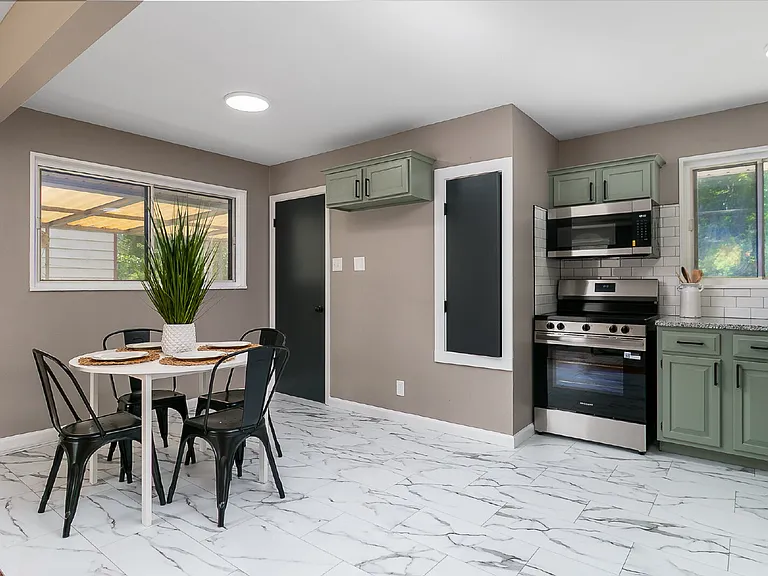 5685 Parchester Dr — Photo 12