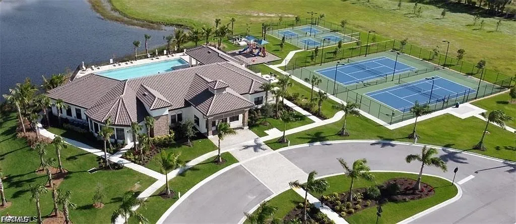 3 bed, 2.5 bath, 1378 sqft, $3,000 — Photo 4