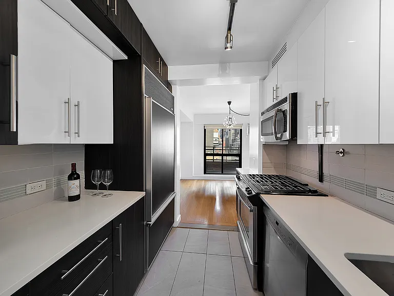 300 E 51st St #18B — Photo 5