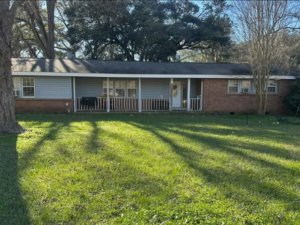 121 Catalpa Dr, Natchez, MS 39120