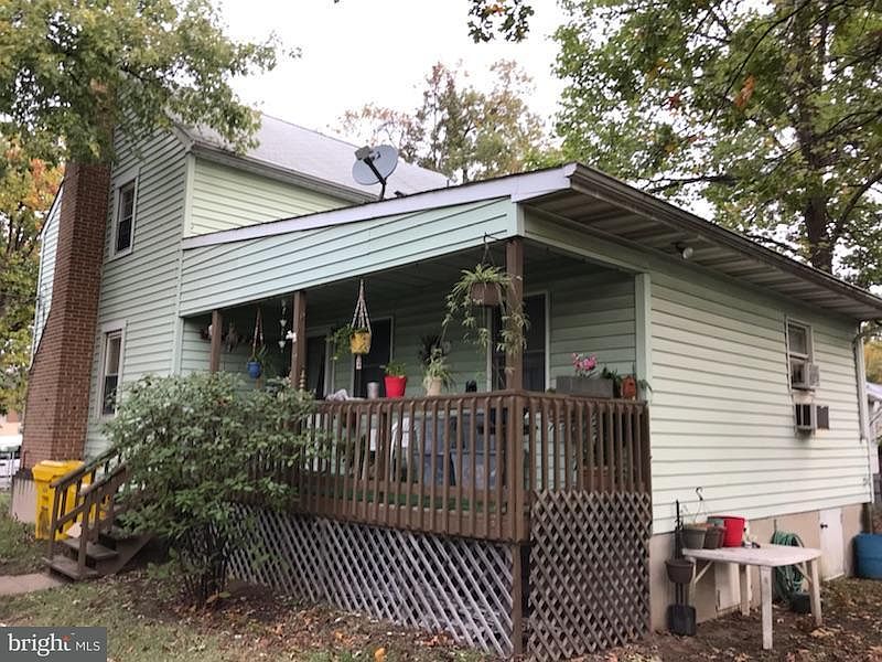 2nd image of 201 Oak Ln NW