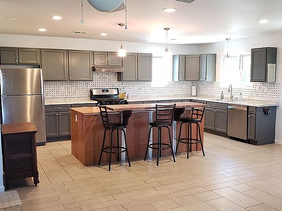Eat in kitchen