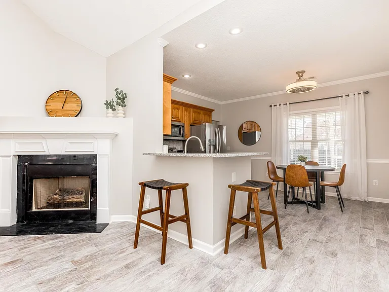 130 Larkspur Ln — Photo 24