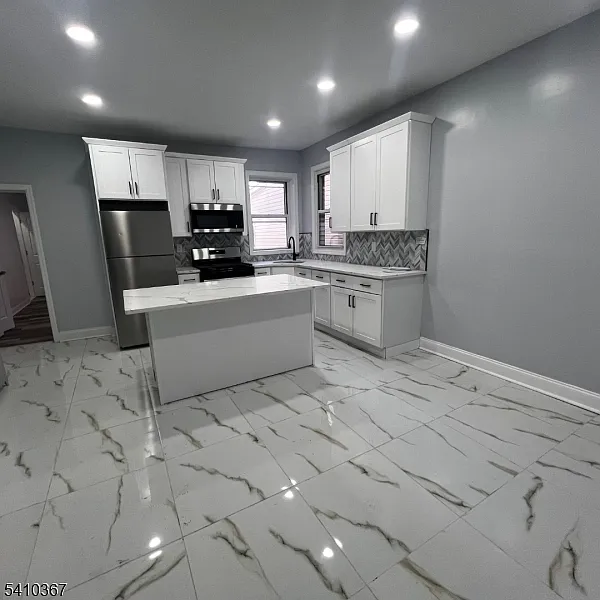 2 bed, 2.0 bath, $2,200 — Photo 2