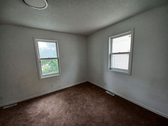 4th image of 575 Park St
