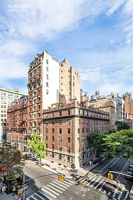 Sold by Sotheby's International Realty | media 10