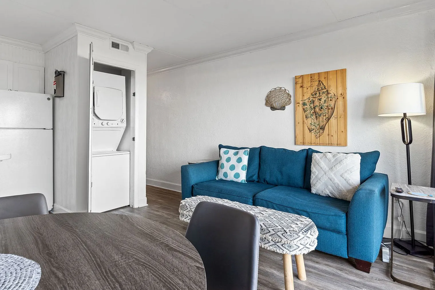 2 bed, 1.0 bath, 775 sqft, $4,332 — Photo 3