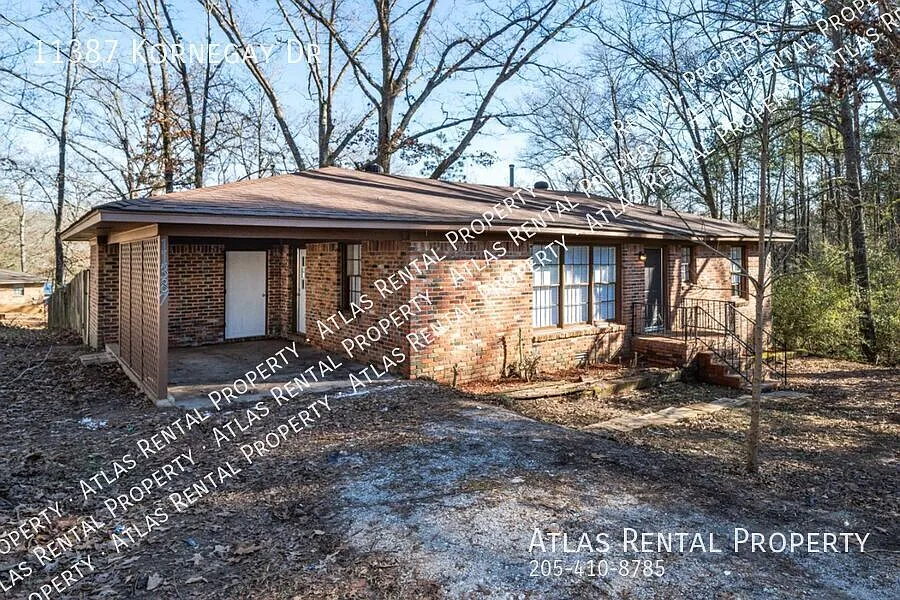 Brick Beauty in McCalla Fenced Yard, Big Kitchen, & Gorgeous Updates! — Photo 3