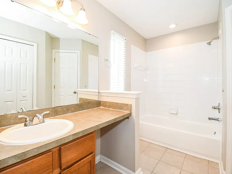 2041 Hunters Trace Cir — Photo 15