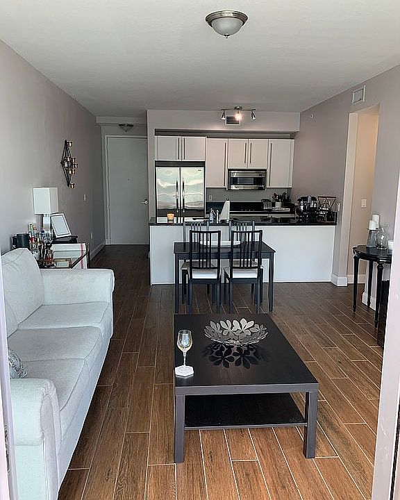 1st image of 1111 SW 1st Ave Penthouse 3915