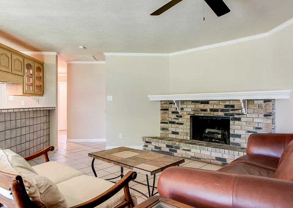 631 Valley View Dr