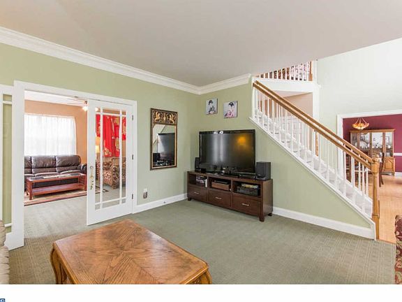2nd image of 201 Elmwood Ln
