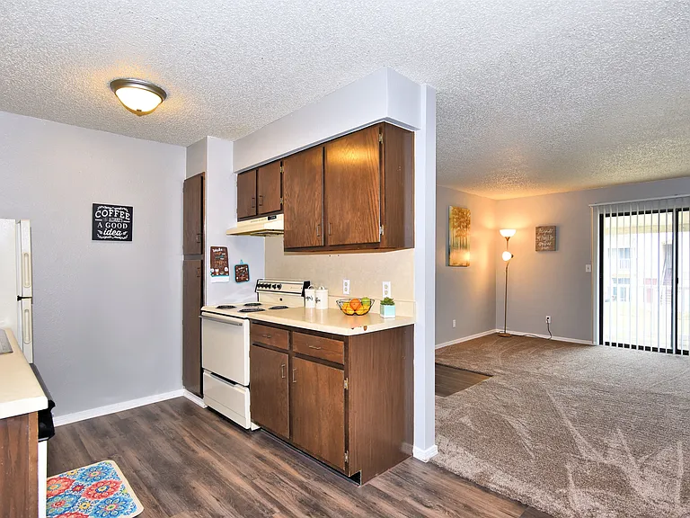 Shady Hollow Apartments — Photo 15