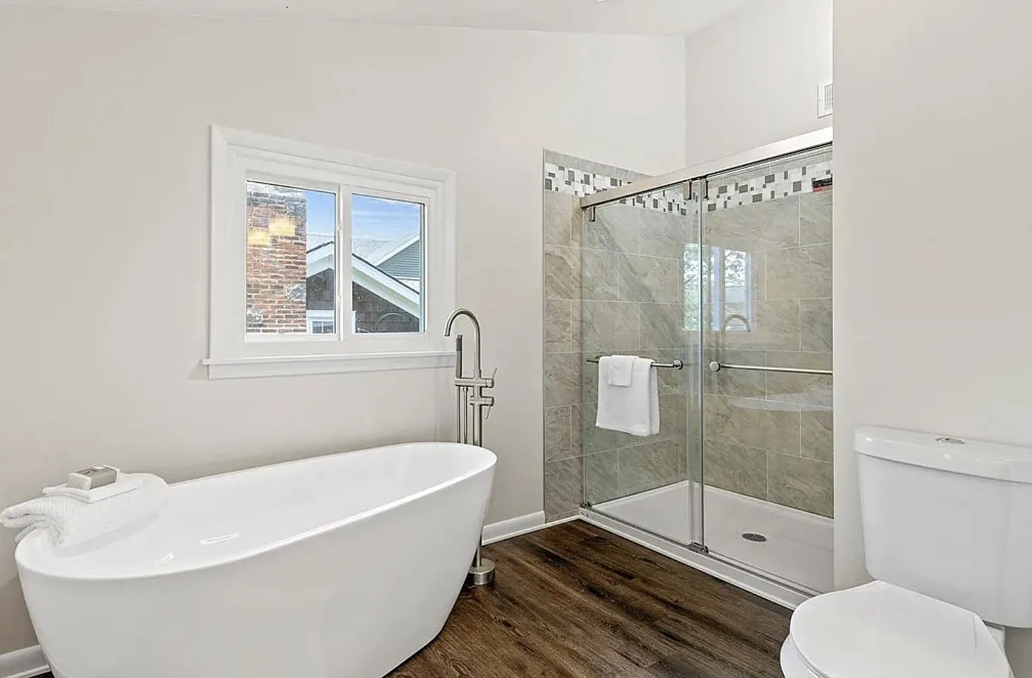 3 bed, 2116 sqft, $3,100 — Photo 3