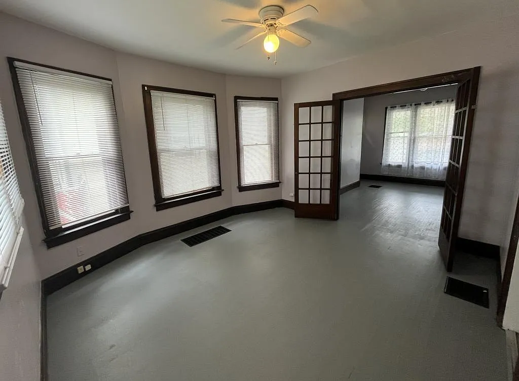 558 Lilley Ave — Photo 4
