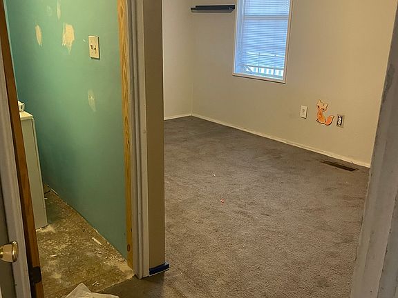 5th image of 124 Harper St