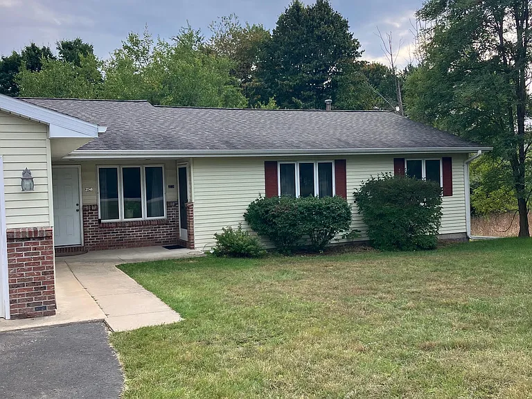 3780 Leeside Ln — Photo 1