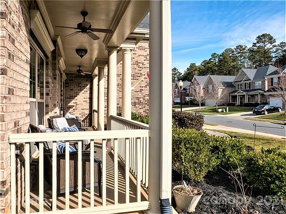 3rd image of 2812 Twinberry Ln
