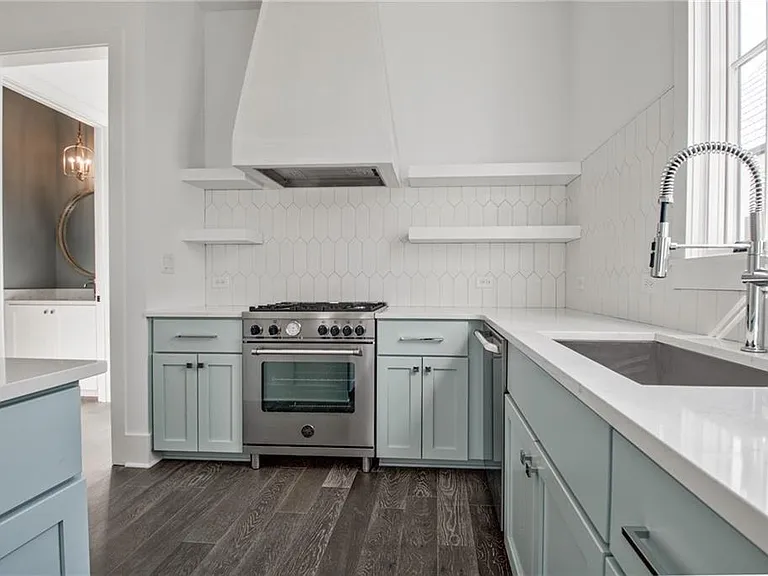 135 Carlyle Ln — Photo 9