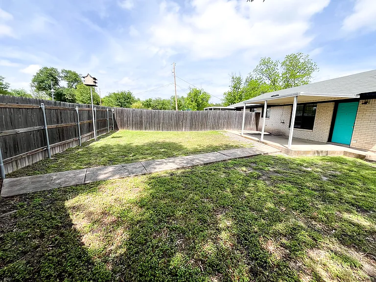 2110 S 11th St #B — Photo 32