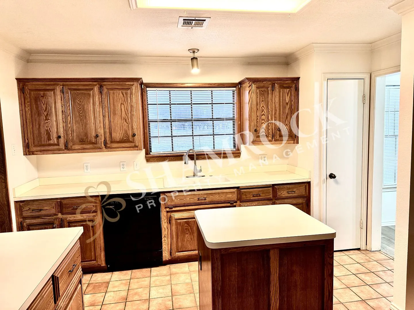 Spacious 3/2 in Lorena — Photo 4