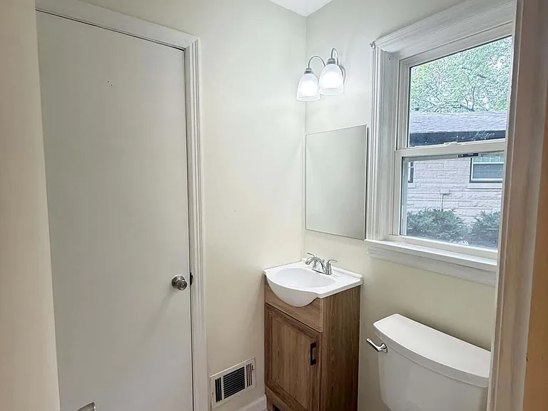 4012 White Plains Ct — Photo 9