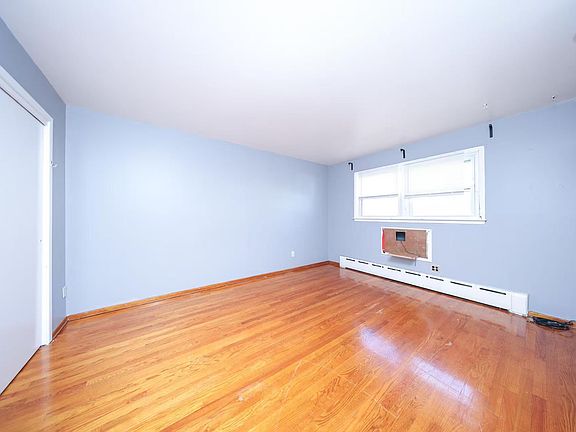 4th image of 25 Mallory Ave #1