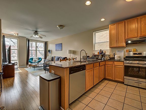 4th image of 3414 W Le Moyne St #2
