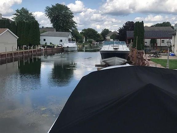 4th image of 46069 Edgewater Dr