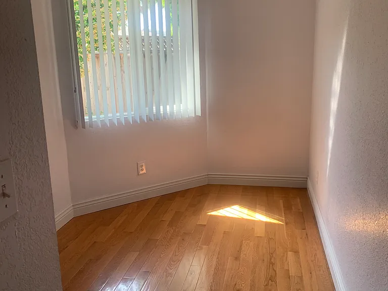 Jasmine Ave — Photo 10