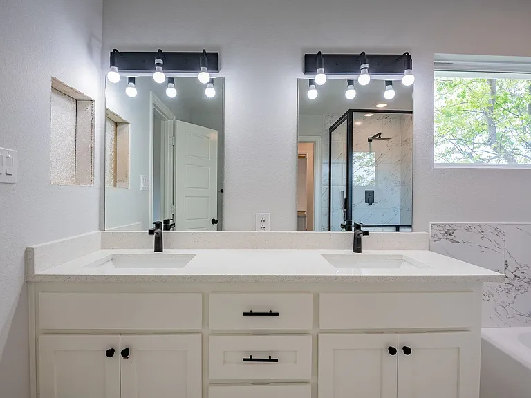 2318 Bennington Dr — Photo 12