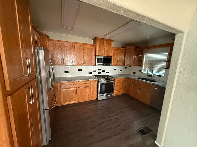 2nd image of 950 J St #1