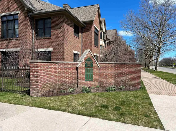 60 Pointe Park Pl, Grosse Pointe, MI 48230