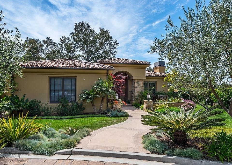 1st image of 4851 Vieja Dr