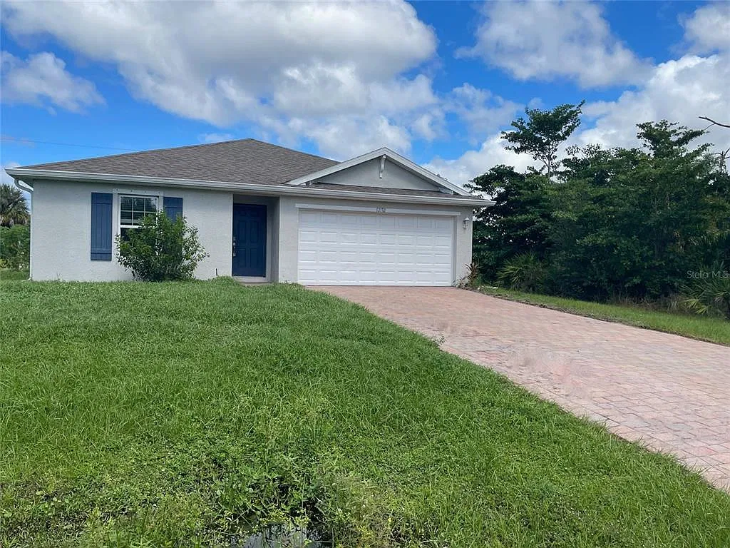 4 bed, 2.0 bath, 1504 sqft, $2,095 — Photo 1