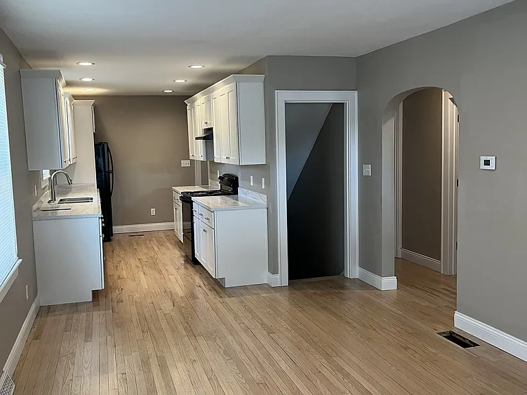 801 N Henderson Ave — Photo 4