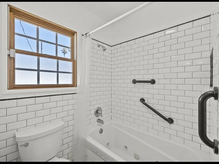 7418 Farmdale Ave — Photo 4